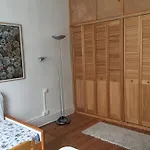 Les Camelias Bed & Breakfast